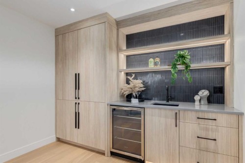 637 51 Avenue Sw, Calgary, AB - Indoor Photo Showing Other Room