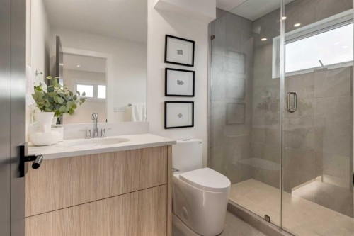 637 51 Avenue Sw, Calgary, AB - Indoor Photo Showing Bathroom
