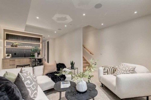 637 51 Avenue Sw, Calgary, AB - Indoor Photo Showing Living Room