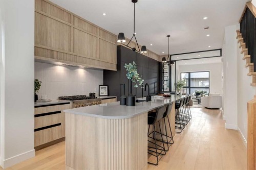 637 51 Avenue Sw, Calgary, AB - Indoor Photo Showing Kitchen With Upgraded Kitchen