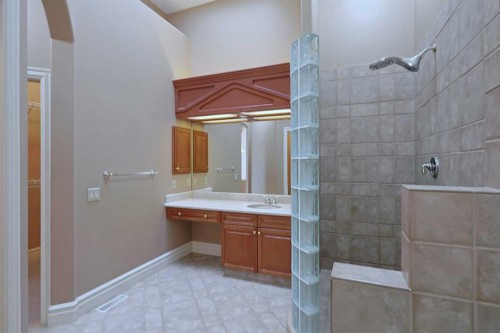 4536 Hamptons Way Nw, Calgary, AB - Indoor Photo Showing Bathroom