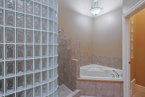 4536 Hamptons Way Nw, Calgary, AB - Indoor Photo Showing Bathroom