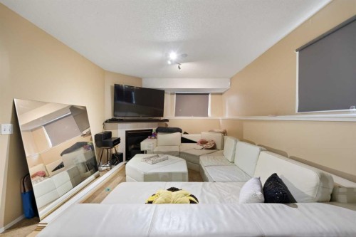 132 Mt Apex Green Se, Calgary, AB - Indoor