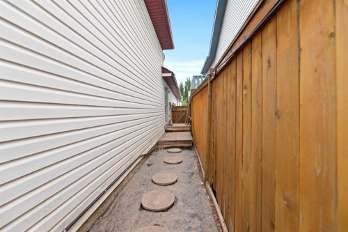 132 Mt Apex Green Se, Calgary, AB - Outdoor