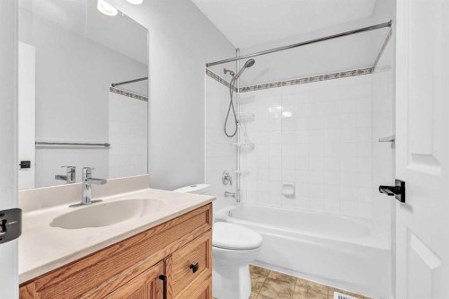 331 Springbank Place Sw, Calgary, AB - Indoor Photo Showing Bathroom