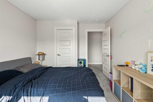 52 Evansfield Manor Nw, Calgary, AB - Indoor Photo Showing Bedroom