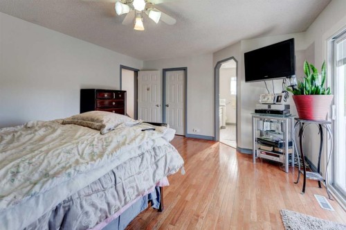 414 Mt Cornwall Circle Se, Calgary, AB - Indoor Photo Showing Bedroom