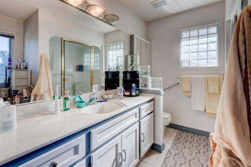 414 Mt Cornwall Circle Se, Calgary, AB - Indoor Photo Showing Bathroom