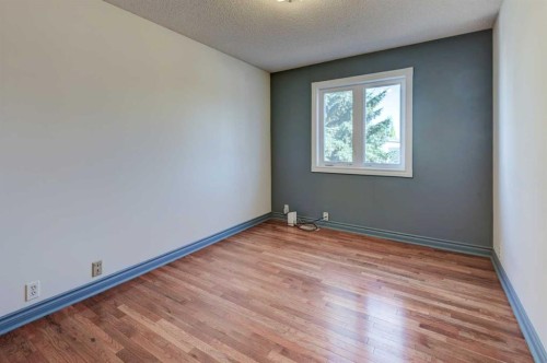 414 Mt Cornwall Circle Se, Calgary, AB - Indoor Photo Showing Other Room