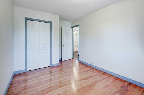 414 Mt Cornwall Circle Se, Calgary, AB - Indoor Photo Showing Other Room