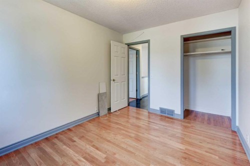 414 Mt Cornwall Circle Se, Calgary, AB - Indoor Photo Showing Other Room
