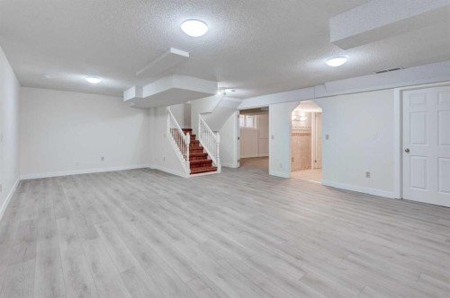 414 Mt Cornwall Circle Se, Calgary, AB - Indoor