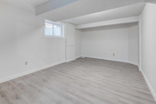 414 Mt Cornwall Circle Se, Calgary, AB - Indoor Photo Showing Other Room