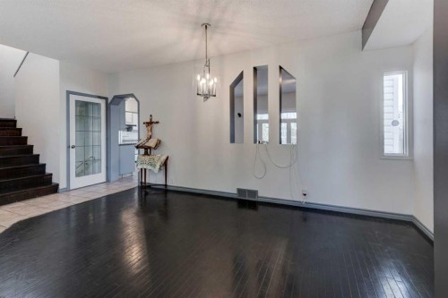 414 Mt Cornwall Circle Se, Calgary, AB - Indoor Photo Showing Other Room