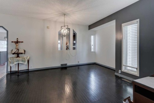 414 Mt Cornwall Circle Se, Calgary, AB - Indoor Photo Showing Other Room