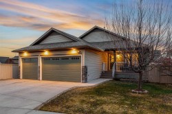 734 Woodside Bay NW Airdrie, AB T4B 2W2
