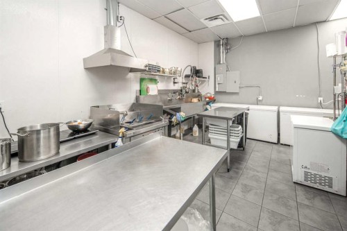 2111 Centre Street Nw, Calgary, AB 