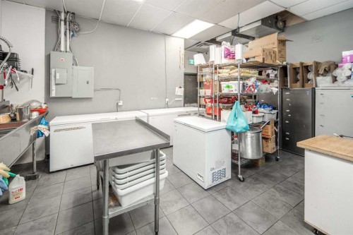 2111 Centre Street Nw, Calgary, AB 