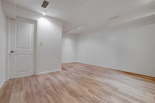 3131 Dover Crescent Se, Calgary, AB - Indoor Photo Showing Other Room