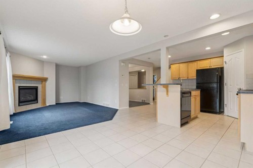 146 Everwillow Close Sw, Calgary, AB - Indoor Photo Showing Kitchen