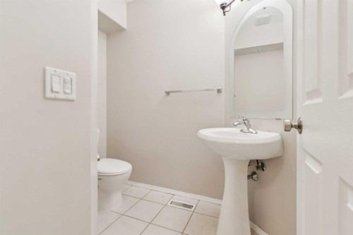 146 Everwillow Close Sw, Calgary, AB - Indoor Photo Showing Bathroom