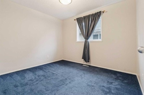 146 Everwillow Close Sw, Calgary, AB - Indoor Photo Showing Other Room