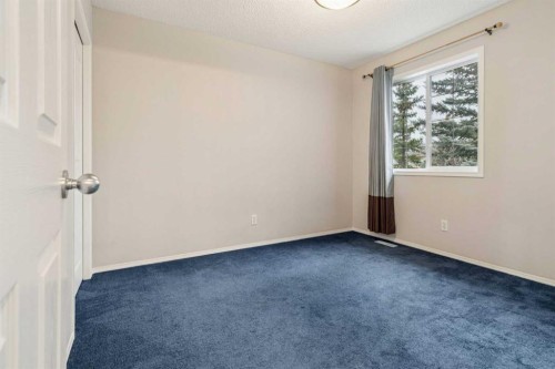 146 Everwillow Close Sw, Calgary, AB - Indoor Photo Showing Other Room