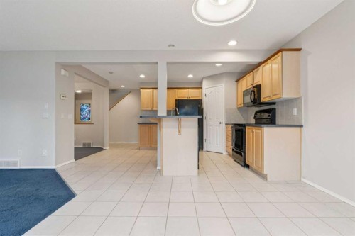 146 Everwillow Close Sw, Calgary, AB - Indoor Photo Showing Kitchen