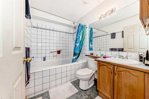 128 Erin Meadow Way Se, Calgary, AB - Indoor Photo Showing Bathroom
