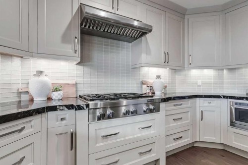 32 Aspen Ridge Manor Sw, Calgary, AB - Indoor Photo Showing Kitchen With Upgraded Kitchen