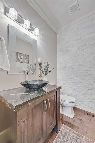 32 Aspen Ridge Manor Sw, Calgary, AB - Indoor Photo Showing Bathroom