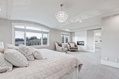 32 Aspen Ridge Manor Sw, Calgary, AB - Indoor Photo Showing Bedroom