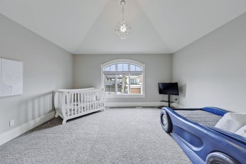 32 Aspen Ridge Manor Sw, Calgary, AB - Indoor Photo Showing Bedroom