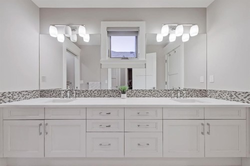 32 Aspen Ridge Manor Sw, Calgary, AB - Indoor Photo Showing Bathroom