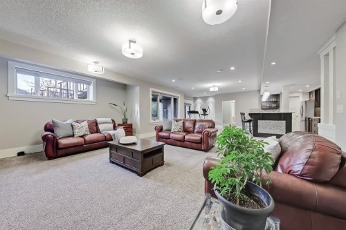 32 Aspen Ridge Manor Sw, Calgary, AB - Indoor Photo Showing Living Room