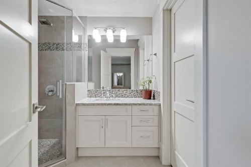 32 Aspen Ridge Manor Sw, Calgary, AB - Indoor Photo Showing Bathroom