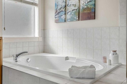 808 Coopers Square Sw, Airdrie, AB - Indoor Photo Showing Bathroom