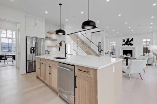 4840 22 Avenue Nw, Calgary, AB - Indoor Photo Showing Kitchen With Upgraded Kitchen