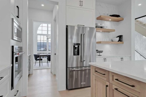 4840 22 Avenue Nw, Calgary, AB - Indoor Photo Showing Kitchen With Stainless Steel Kitchen With Upgraded Kitchen