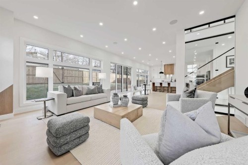 4840 22 Avenue Nw, Calgary, AB - Indoor Photo Showing Living Room