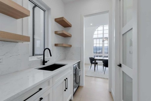 4840 22 Avenue Nw, Calgary, AB - Indoor Photo Showing Kitchen