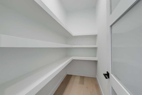 4840 22 Avenue Nw, Calgary, AB - Indoor With Storage