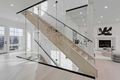 4840 22 Avenue Nw, Calgary, AB - Indoor Photo Showing Other Room