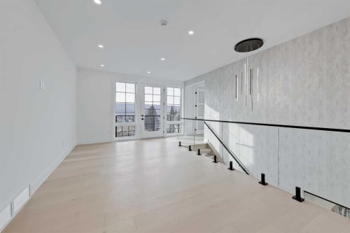 4840 22 Avenue Nw, Calgary, AB - Indoor Photo Showing Other Room