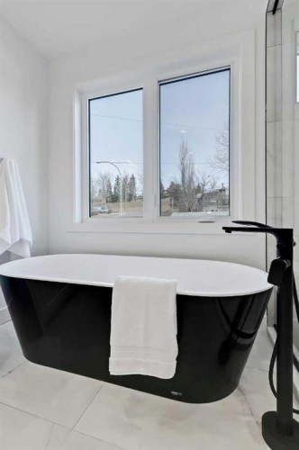 4840 22 Avenue Nw, Calgary, AB - Indoor