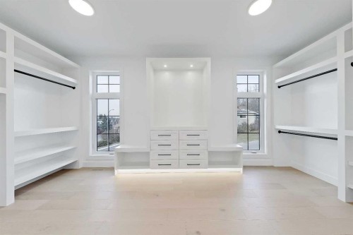 4840 22 Avenue Nw, Calgary, AB - Indoor Photo Showing Other Room