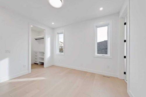 4840 22 Avenue Nw, Calgary, AB - Indoor Photo Showing Other Room