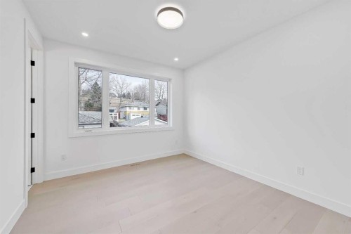 4840 22 Avenue Nw, Calgary, AB - Indoor Photo Showing Other Room