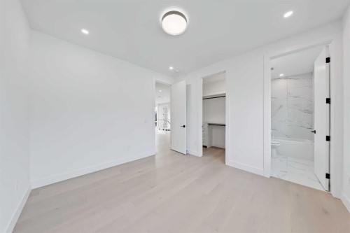 4840 22 Avenue Nw, Calgary, AB - Indoor Photo Showing Other Room