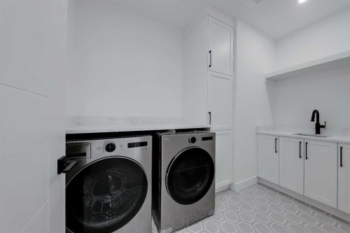 4840 22 Avenue Nw, Calgary, AB - Indoor Photo Showing Laundry Room